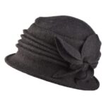 Palarie moale neagra cu decoratiune