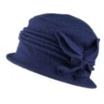 Palarie moale albastra cu decoratiune