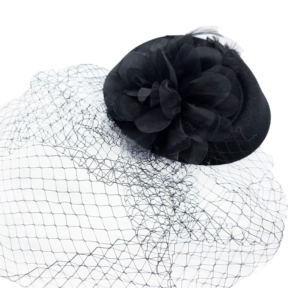 Fascinator negru pillbox cu pene si voaleta 1 Fascinator negru pillbox cu pene si voaleta