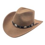 Palarie COWBOY din fetru maro deschis cu decoratiuni metalice
